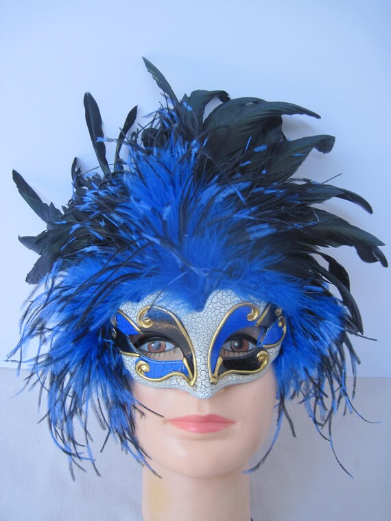 Carmel /& Beigh Crackle Finished Masquerade Half Mask with Fluffy Feathers n Gold Medallion