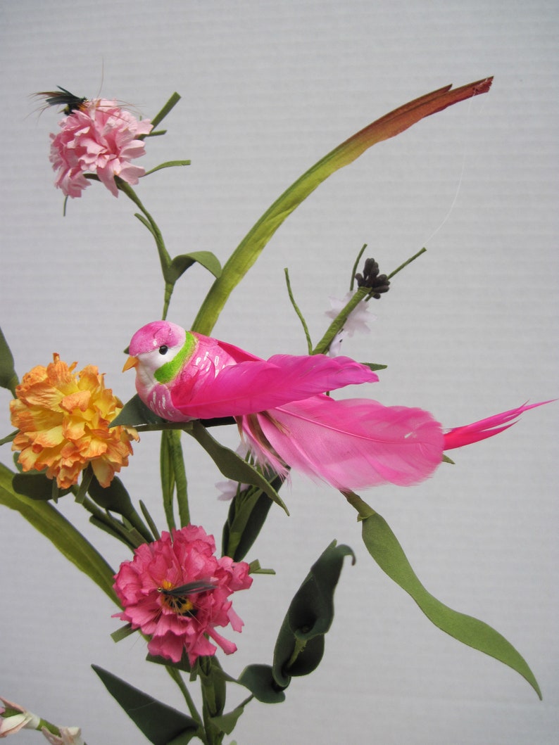Lady Family Pink Feather Bird with Nest Mini Bees /& Flowers Eggs