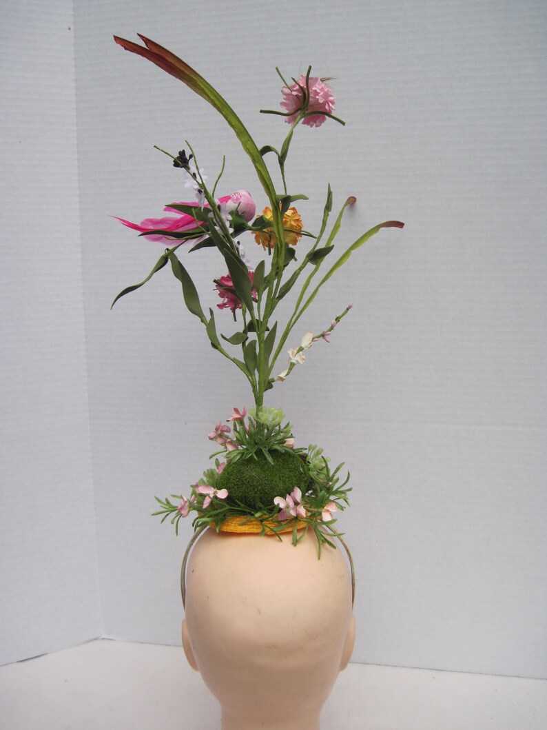 Lady Family Pink Feather Bird with Nest Mini Bees /& Flowers Eggs