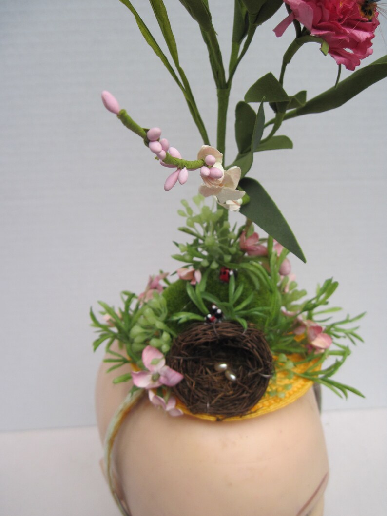 Lady Family Pink Feather Bird with Nest Mini Bees /& Flowers Eggs