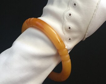 30’s / 40’s Carved Bakelite Bangle Marbled Butterscotch Deco VLV