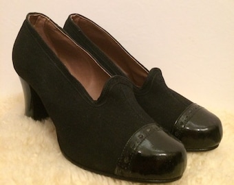 30's / 40's Black Round Toe Cloth Vinyl Spectator Pumps Size 7 Rockabilly Pin Up VLV Depression WWII Cuban Heel