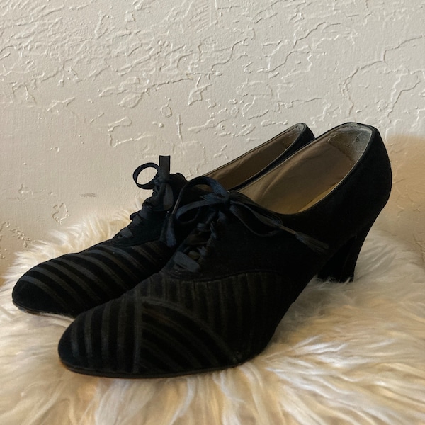 Vintage 1920s 1930s Black Suede Oxford Lace Up Heels