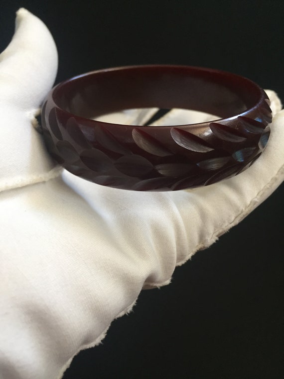 30’s / 40’s Root Beer Brown Carved Bakelite Bangle