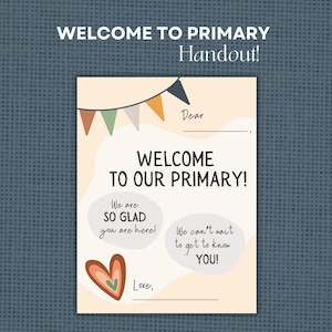 Peut inclure: Une affiche de bienvenue avec le texte "WELCOME TO PRIMARY Handout!" et "WELCOME TO OUR PRIMARY!" dans une police ludique. Le design comprend une bannière de drapeaux colorés, des bulles de dialogue et une illustration de cœur. Le fond est bleu texturé.