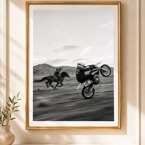 Kunstdruck für die Ranch-Wand, Schwarz-Weiß-Motocross-Cowboy-Szene (Digitaler Download)