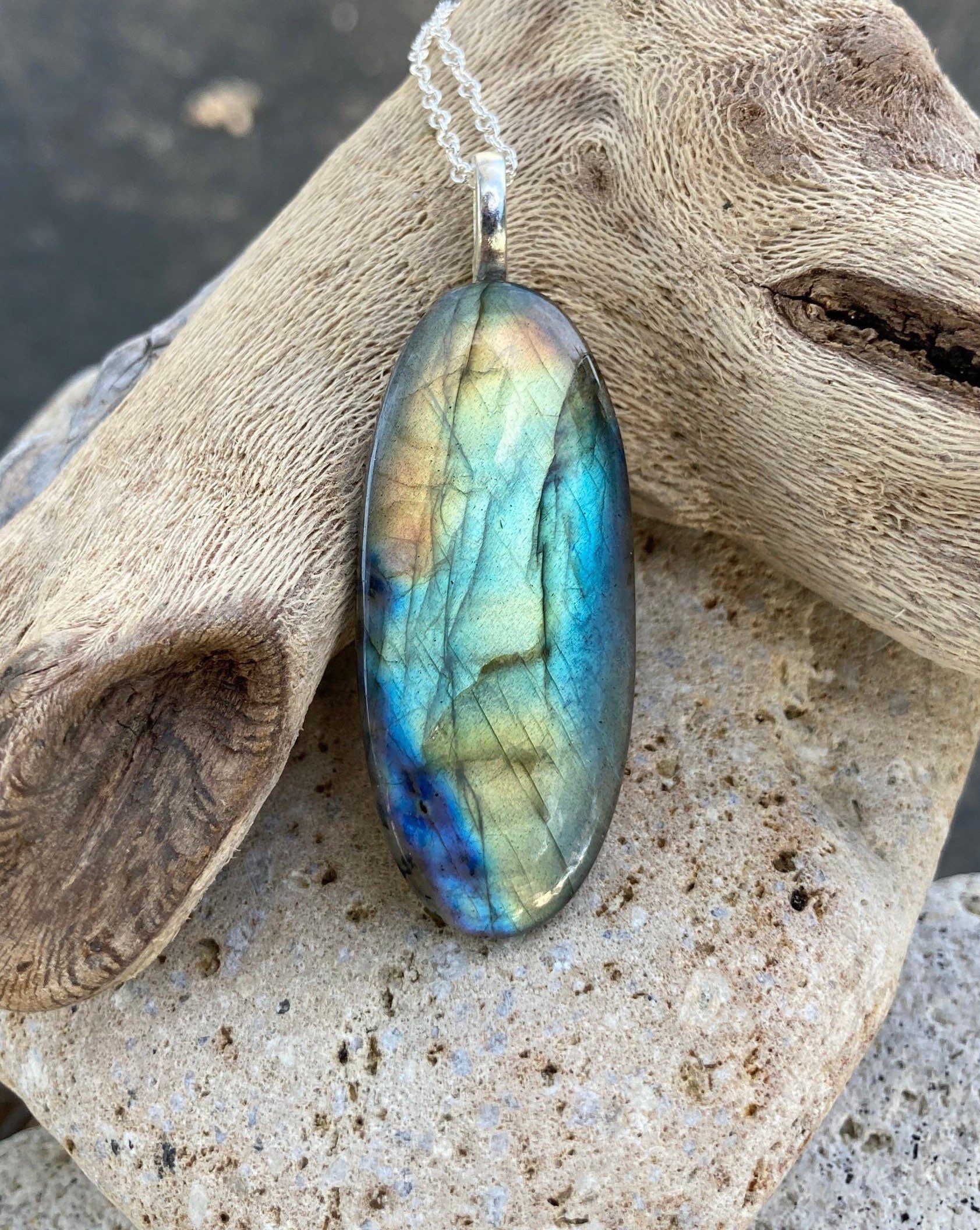 Labradorite pendant shop