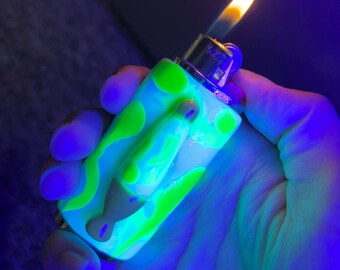 Etui na zapalniczkę lawową BLACKLIGHT | Reaktywna osłona na zapalniczkę UV | Retro, nowoczesna, świecąca obudowa na zapalniczkę dla miłośników lat 60. | Akcesoria neonowe