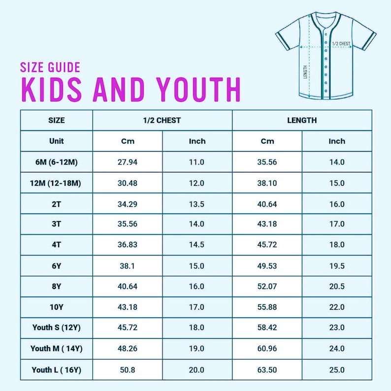 Op de afbeelding: Een maattabel voor kinderkleding en jeugdkleding, met afmetingen in centimeters en inches. De tabel bevat maten van 6 maanden tot jeugd large, met borst- en lengtematen voor elke maat. Illustratie van een honkbalshirt.