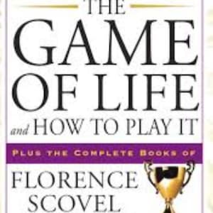 Könnte beinhalten: Buchcover mit dem Titel "The Game of Life and How to Play It" von Florence Scovel Shinn. Das Cover zeigt schwarzen und goldenen Text mit einer goldenen Trophäenillustration. Das obere Banner lautet "Entdecken Sie die erstaunliche Kraft Ihres Geistes, um Erfolg zu erzielen."