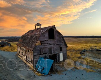 Lonely Old Barn 01