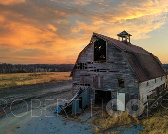 Lonely Old Barn 02