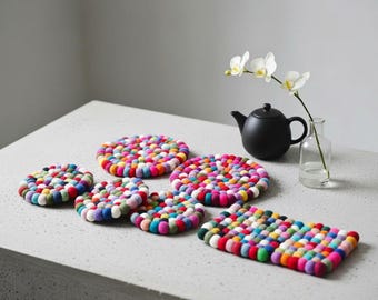 Juego de salvamanteles de fieltro • Agarradera de lana hecha a mano • Mantel individual bohemio colorido • Salvamanteles redondo • Decoración de cocina ecológica • Regalo de comercio justo