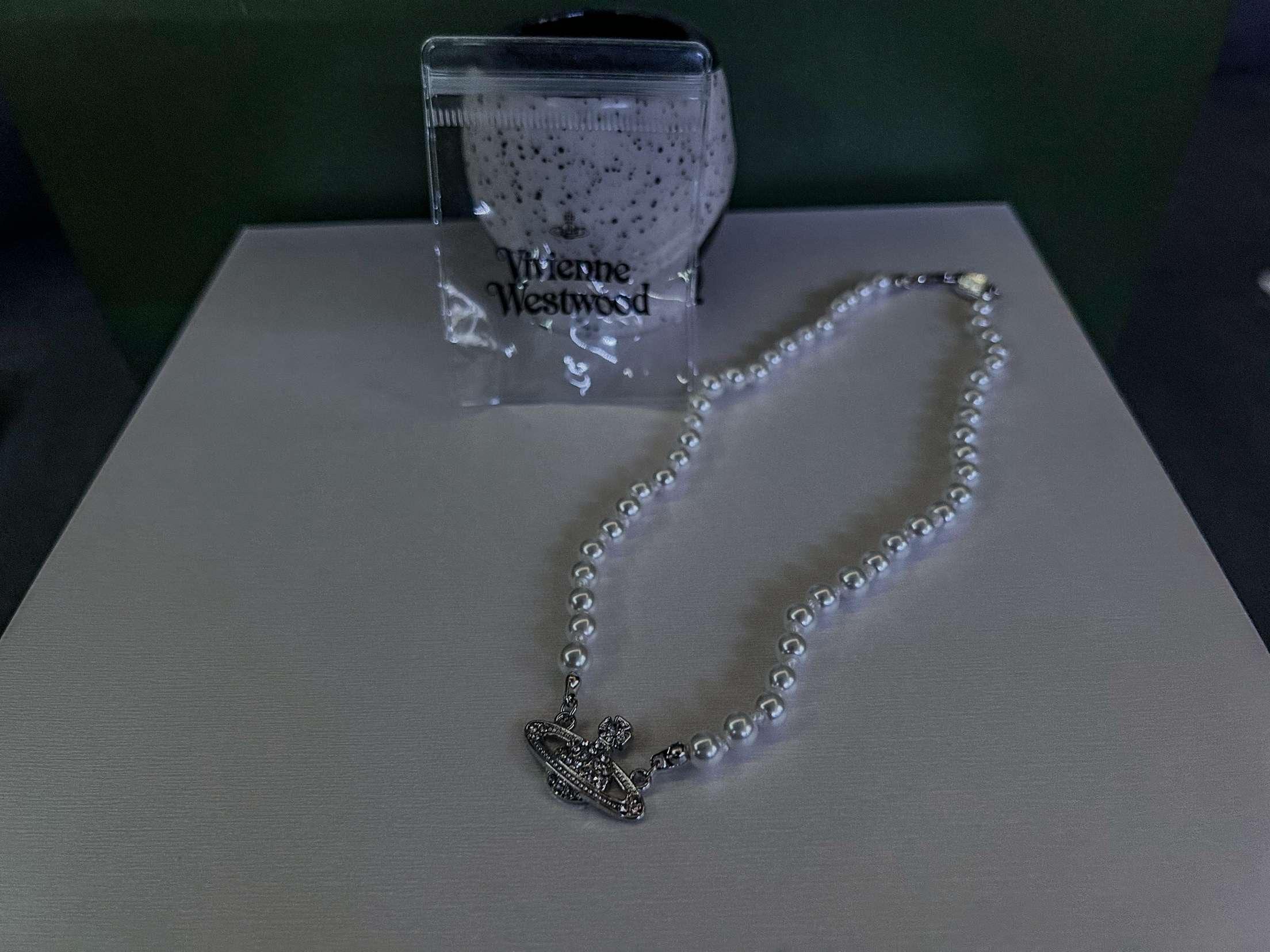 Vivienne Westwood Bas Relief Pearl Necklace - Etsy