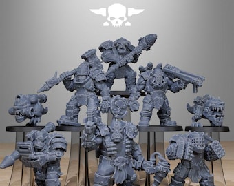 Op de afbeelding: Een verzameling van acht ongeverfde grijze hars miniatuurfiguren met ork-achtige krijgers in zware bepantsering met diverse wapens en mechanische hulpstukken. De tekst STATIONFORGE en een schedellogo staan bovenaan de afbeelding.