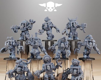 Op de afbeelding: Een verzameling van negen grijze, onbeschilderde hars miniatuurfiguren, elk met een ork-achtige creatuur in een mechanisch pak. De figuren staan op individuele doorzichtige standaards, met de tekst STATIONFORGE en een schedellogo erboven.