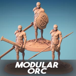 Puede incluir: Modelo impreso en 3D de una figura de guerrero musculoso con escudo, espada y lanza. La figura está en una pose dinámica, con armadura y armamento detallados. El texto "MODULAR ORC" se muestra en la parte inferior.