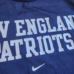 Vintage Nike New England Patriots Center Swoosh Navy Mesh Shirt XXL image 4