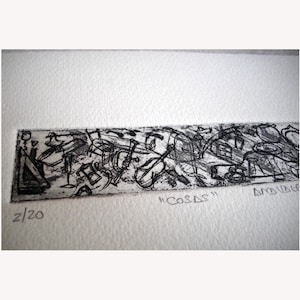 Peut inclure: Impression abstraite en noir et blanc d'une scène avec le texte "COSAS" et "2/20".