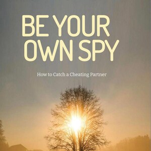 Puede incluir: Portada de libro con el título "BE YOUR OWN SPY" en letras doradas. El nombre del autor, Muyiwa Ogunbiyi, está en la parte superior. El subtítulo dice "How to Catch a Cheating Partner". Una silueta de árbol contra un brillante atardecer en el fondo.