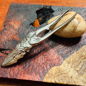 Tenedor de fruta de acero inoxidable con forma de escarabajo ciervo – Pincho de postre de inspiración gótica inspirada en insectos