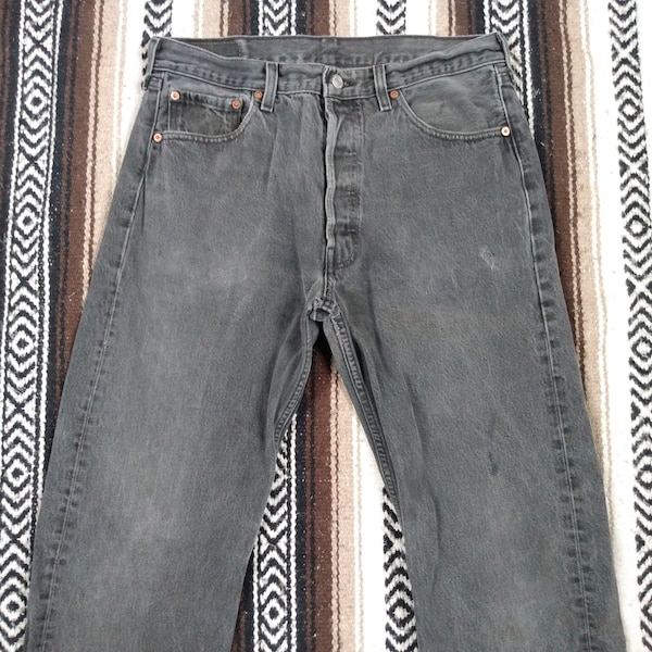 80s 90s Levi's 501 descoloridos Black Jeans vintage denim 32x31 tamaño real usado Grunge Rocker Button Fly desgaste perfecto y FADE hecho en EE.UU. Levis