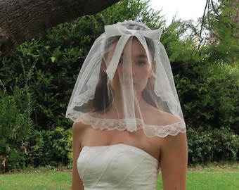 Diadema de velo de novia corto de estilo vintage con lazo de encaje y satén