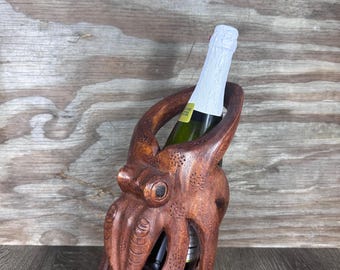 Portavinos de madera con forma de pulpo