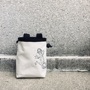 chalk bag, rock climbing chalk bag, chalkbag, climbers, climbing gifts, rock climbers, canvas chalkbag, linoprint, lizard