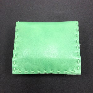 Monedero de moneda de cuero verde / cartera de la tarjeta, cosido a mano, regalo reflexivo