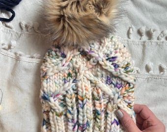 Ivory Strickmütze Handgefertigte Damenmütze mit Kunstpelz Pom [Slouchy Style]