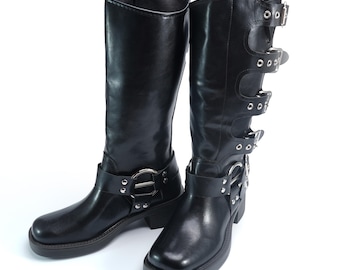 Stivali da donna fatti a mano in pelle nera con fibbia, stivali in pelle bovina pieno fiore a metà polpaccio, stivali da equitazione punk retrò, stivali con tacco spesso e cerniera, regalo per lei