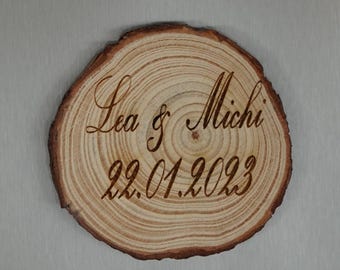 Save the Date Magnet Echtholz – Personalisierte Astscheiben mit Gravur – Hochzeit Einladung mit Name & Datum aus Holz