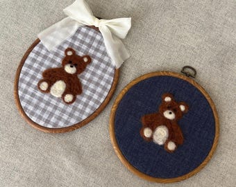 Gefilzte Teddy Bär Wand Kunst: Handgemachte Kinderzimmer Dekoration, Erbstück Andenken, Baby Party, Personalisiert
