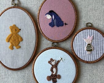 Handgemachte Vintage Winnie Puuh und Freunde Nadel gefilzte Wand Kunst: Kinderzimmer Dekoration, Erbstück Andenken, Baby Party, personalisierbar