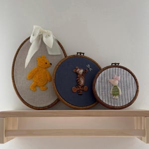Gefilzte Vintage Winnie Puuh Wand Kunst: Handgemachte Kinderzimmer Dekoration, Erbstück Andenken, Baby Party, Personalisiert