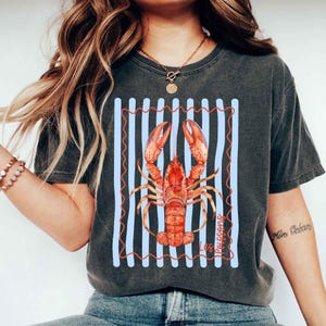 Comfort Colors Lobster Shirt, Coastal Graphic Tee for Women, Beach Vacation Shirt, Preppy Summer Tee, Nautical Lobster T Shirt 画像 2