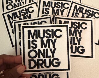 Écusson La musique est ma seule drogue, Écusson décoratif brodé, Écusson de texte noir et blanc, Applique pour mélomane, Écusson streetwear