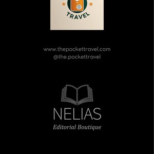 Puede incluir: Fondo negro con dos logotipos e informaci&oacute;n del sitio web. El logotipo superior es para "The Pocket Travel", con un bolsillo naranja con iconos de viaje. El logotipo inferior es para "NELIAS Editorial Boutique", con un icono de libro abierto.