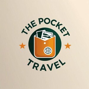 Puede incluir: Logotipo de "The Pocket Travel" con un bolsillo naranja con un icono de globo terr&aacute;queo y documentos dentro, sobre un c&iacute;rculo verde oscuro. El texto "THE POCKET TRAVEL" es verde oscuro, con dos estrellas naranjas.