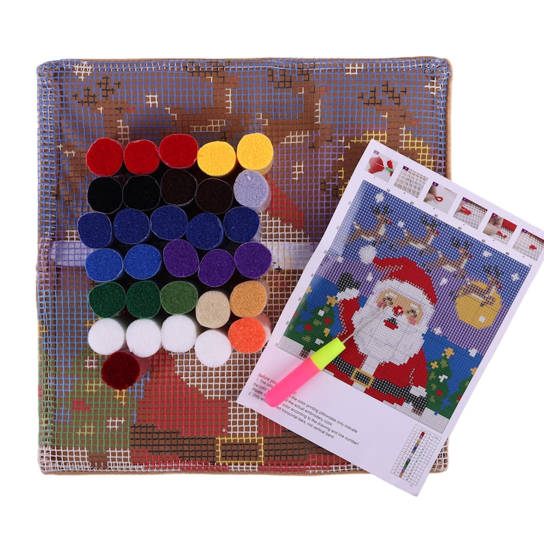 Kit de cojín festivo de ganchillo navideño con diseño de gnomo navideño a cuadros y nieve. Actividad de manualidades de invierno. imagen 9