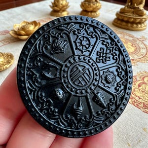 Natürliche schwarze Nephrit Jade Rotierende Anhänger: Acht glücksverheißende Symbole, buddhistischer spiritueller Gegenstand
