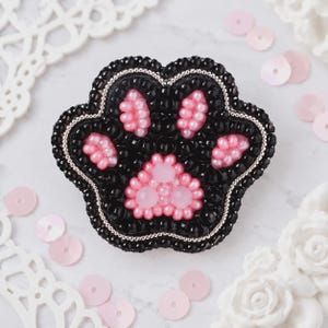 Cat Paw Brooch Making Kit, Black & Pink Bead Embroidery, DIY Pet Lover Jewelry, Small Animal Craft for Adults