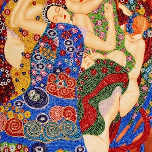 K&ouml;nnte beinhalten: Ein k&uuml;nstlerisches Gem&auml;lde mit mehreren verschlungenen Figuren. Die Figuren sind mit komplizierten Mustern in Blau-, Gr&uuml;n-, Rot- und Goldt&ouml;nen verziert. Das Kunstwerk hat einen warmen, erdigen Hintergrund und einen dekorativen Stil.