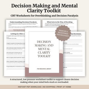 Może przedstawiać: Zestaw narzędzi do podejmowania decyzji i jasności umysłu. Okładka zawiera tytuł "Decision Making and Mental Clarity Toolkit" z podtytułem "CBT Worksheets for Overthinking and Decision Paralysis". Zestaw zawiera arkusze robocze.