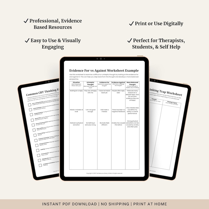 Puede incluir: Tres tabletas digitales que muestran hojas de trabajo para terapia y autoayuda. La tableta central muestra un "Ejemplo de hoja de trabajo de evidencia a favor y en contra". Las otras tabletas muestran "Common CBT Thinking E" y "Thinking Trap Worksheet".