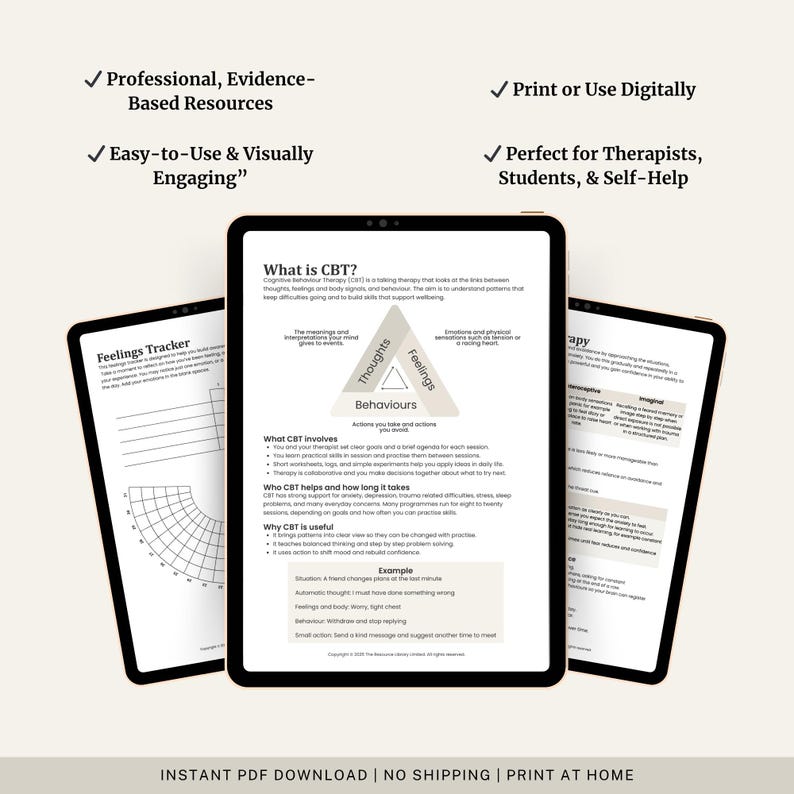 Peut inclure: Trois tablettes num&eacute;riques affichant des ressources de TCC (th&eacute;rapie cognitivo-comportementale). La tablette centrale montre un sch&eacute;ma des pens&eacute;es, des sentiments et des comportements. Les autres tablettes affichent un suivi des sentiments et des informations sur la th&eacute;rapie.