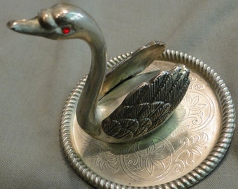 Swan ring holder silver plate with red crystal eyes vintage 1970 #ringholders #swan