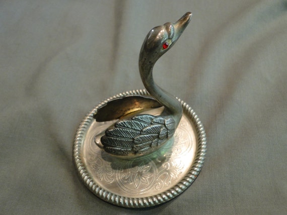 Swan ring holder silver plate with red crystal ey… - image 3