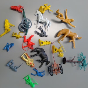 1989 Cowboys & Indians horses Toy men set lot of 20 miniature toy unbranded Airfix USA #cowboysandindians